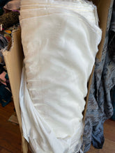 Load image into Gallery viewer, Silk Velvet off white - 1/2 meter