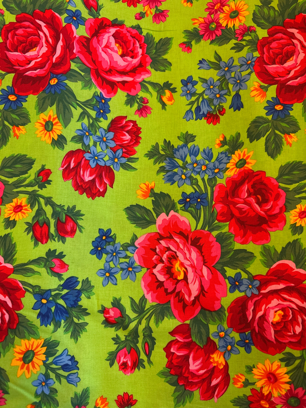 Quilting Cotton  - Elizabeth Studios floral green/red - 1/2 meter