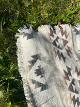 Load image into Gallery viewer, Southwest Blanket 59b
